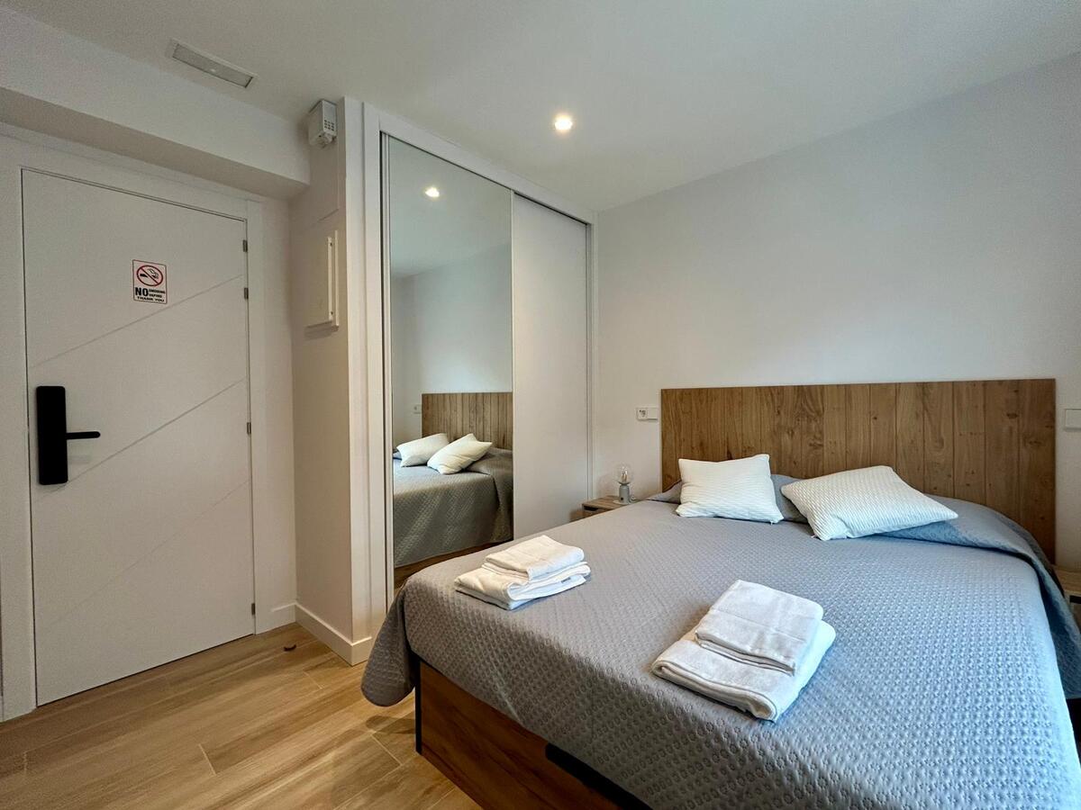 MITRA Sarria Living Suite 3 - 1